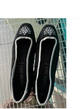 Light Ballet flat shoes - Black with a white crest/insignia-made w/fabric